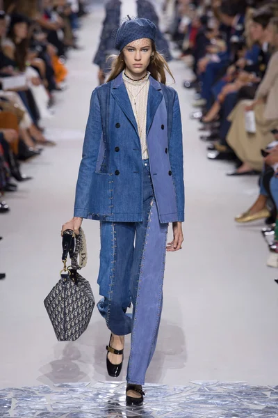 Look 7